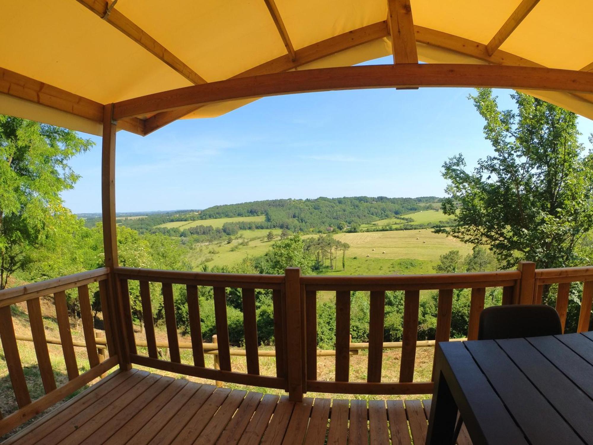 Camping Les Terrasses De Dordogne Rouffignac Saint-Cernin Phòng bức ảnh