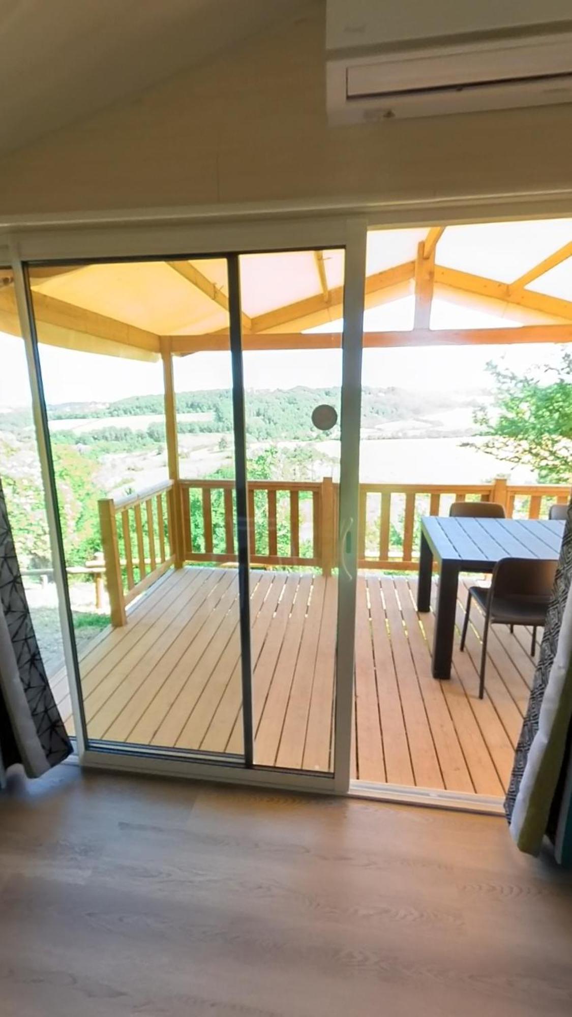 Camping Les Terrasses De Dordogne Rouffignac Saint-Cernin Phòng bức ảnh